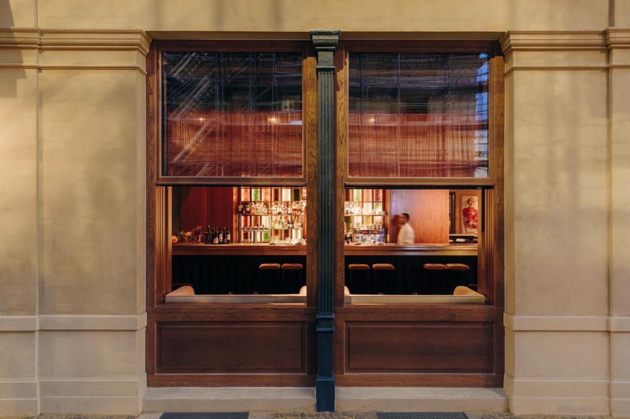 Boutique Hotel Chateau Royal Berlin Eksteriør bilde The bar at the London Edition