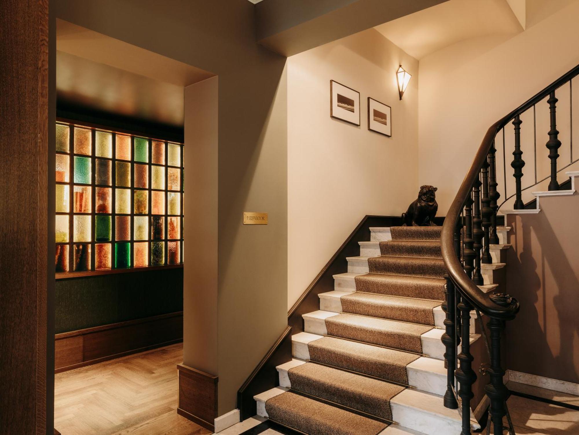 Boutique Hotel Chateau Royal Berlin Eksteriør bilde The staircase